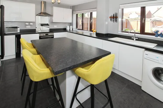 Watermeadow Drive, Shelfield, WS4, photo 3
