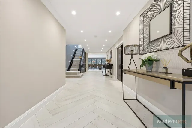 Bracken Drive, Chigwell, IG7, photo 2
