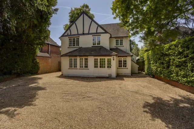 Oxford Road, Gerrards Cross, Buckinghamshire, SL9 7DJ, photo 1