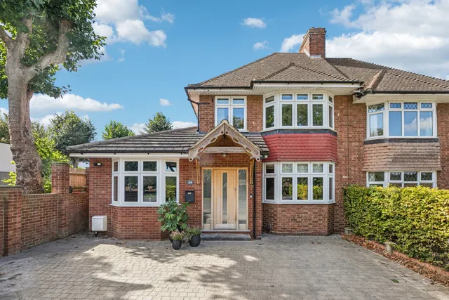 Queenswood Drive, Hitchin, SG4, photo 1
