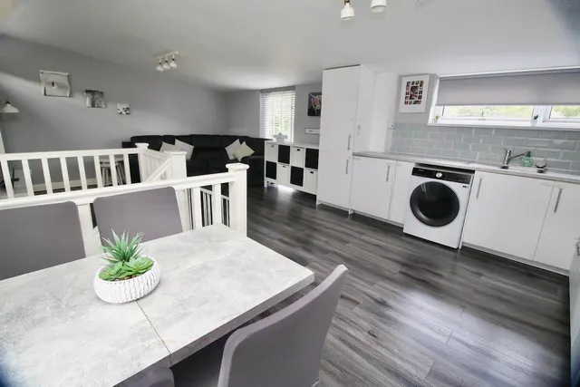 Photo 3 — Darroch Way, Cumbernauld, G67 1QB