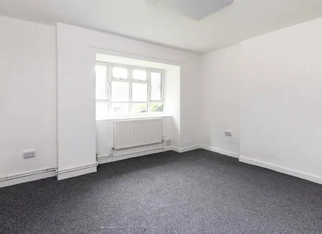 Photo 3 — Aldrington Road, Streatham, SW16
