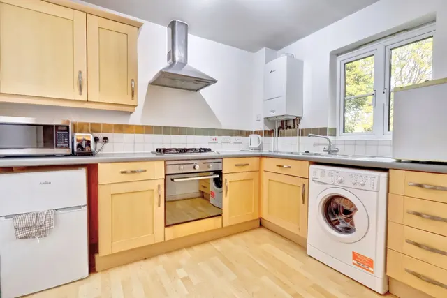 Fryers Lane, High Wycombe, HP12, photo 3