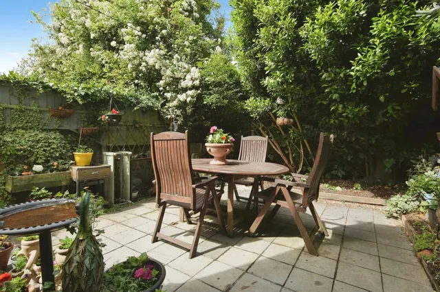 Photo 3 — Glendale Road, Hove