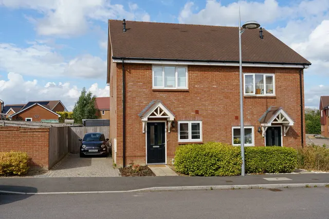 Brewers Way, Faygate, RH12, photo 1