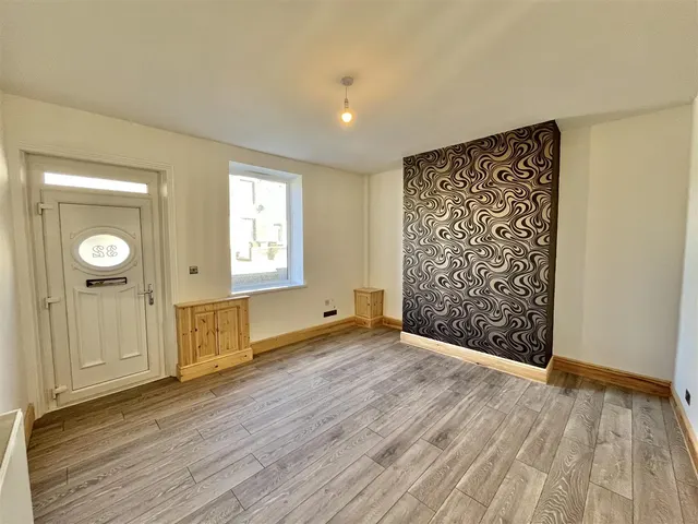 Manchester Road, Tintwistle, SK13, photo 2