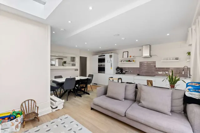 Marney Road, London, SW11, photo 1