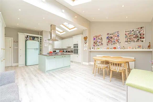 Photo 3 — Wellesley Road, Twickenham, TW2 5RR