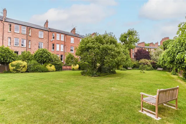 Compayne Gardens South Hampstead, London NW6 3DG, photo 1