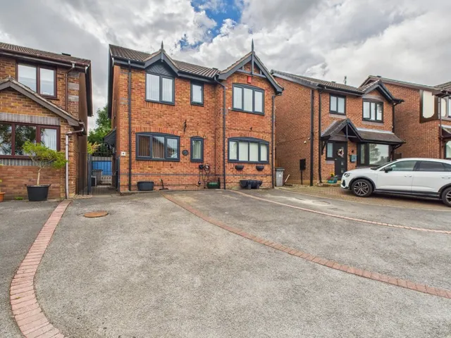 Tansey Close, Bucknall, Stoke-on-Trent, photo 1