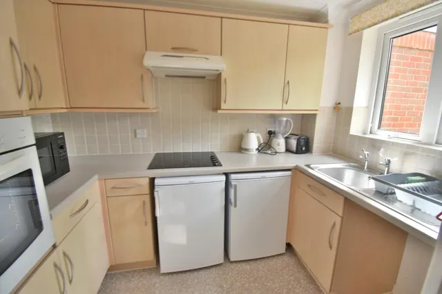 St Georges Court, BH22, photo 2
