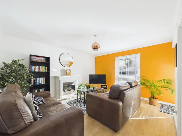 Regal Close, Cosham, PO6, photo 2