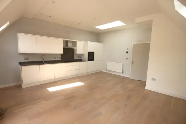 Photo 3 — Flat 6, 393 Wickham Road, Croydon, CR0 8DP