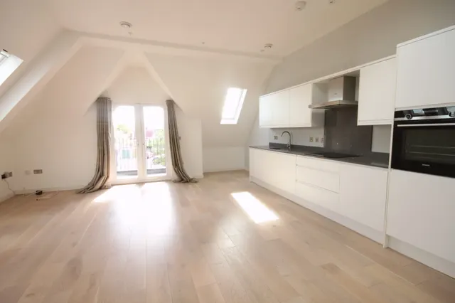 Photo 2 — Flat 6, 393 Wickham Road, Croydon, CR0 8DP