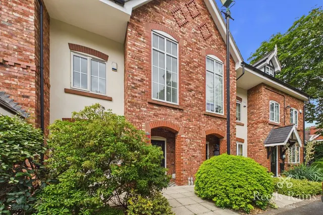 Hartley Hall Gardens, Gowan Road, M16, photo 1