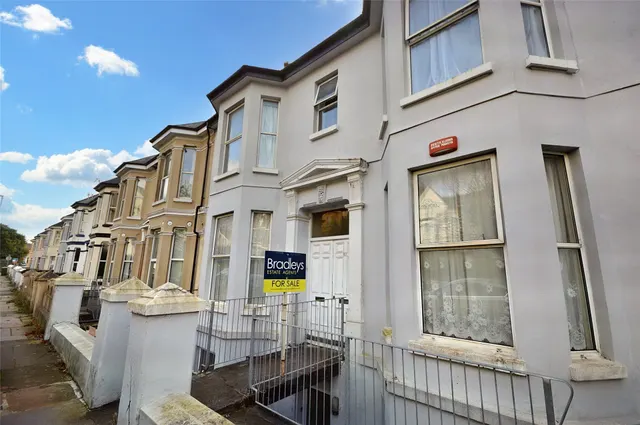 Connaught Avenue, Plymouth, Devon, PL4
