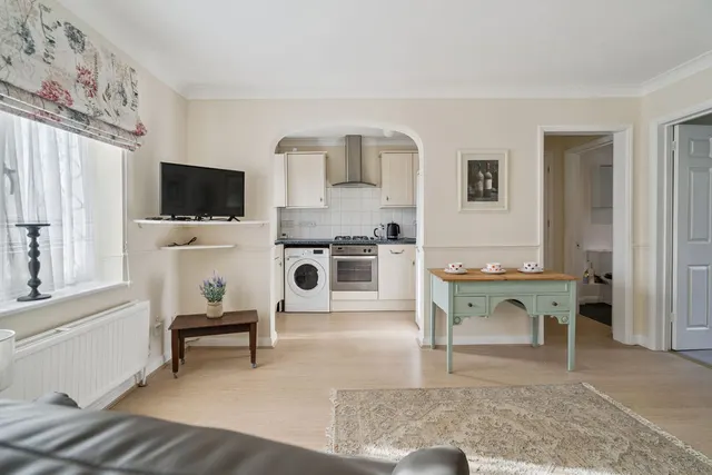 Photo 2 — Gunthorpe Road, Marlow SL7 1XY