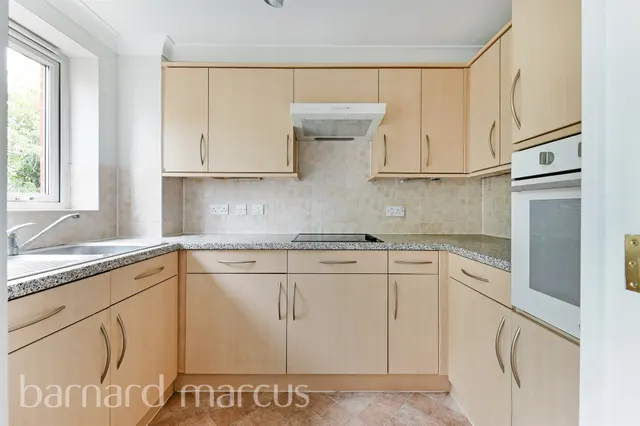 Kingston Road, Epsom, KT19, photo 2