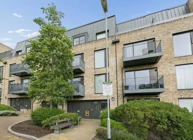 Regiment Hill, Mill Hill East, NW7, photo 1