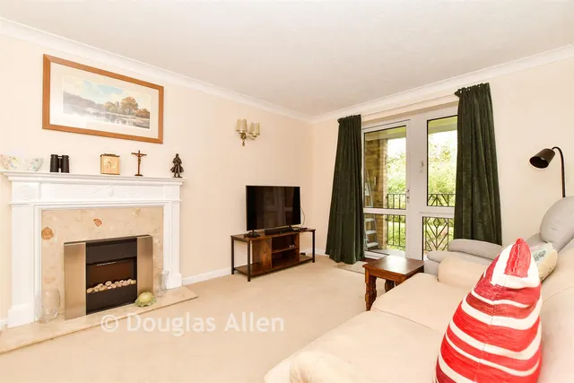 Grange Avenue, Woodford Green, IG8, photo 3
