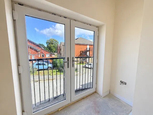 Salop Road, Oswestry with Double Garages, photo 3