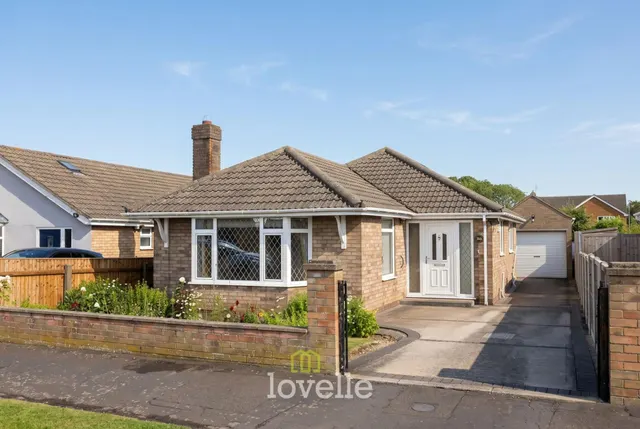 Holton Mount, Holton-Le-Clay, DN36, photo 1