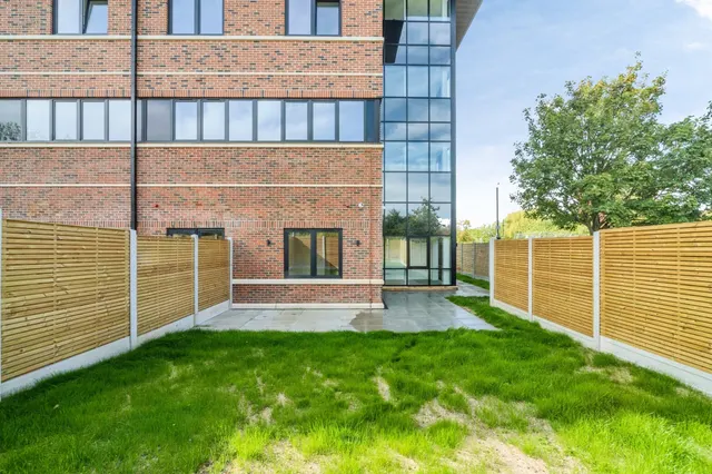 Caldecotte Lake Drive, Caldecotte, MK7, photo 1