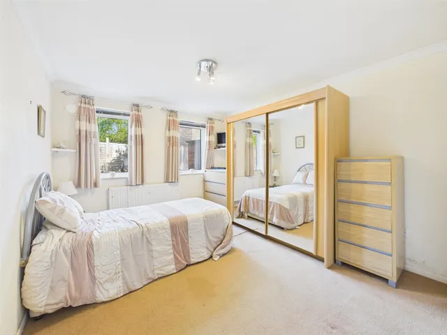 Photo 3 — Lakeside Close, Ruislip, HA4 7UE