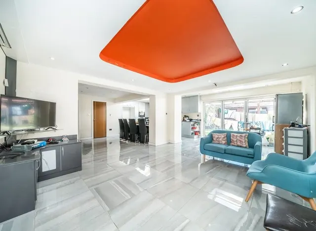 Riverdale Road, Hanworth, TW13, photo 2