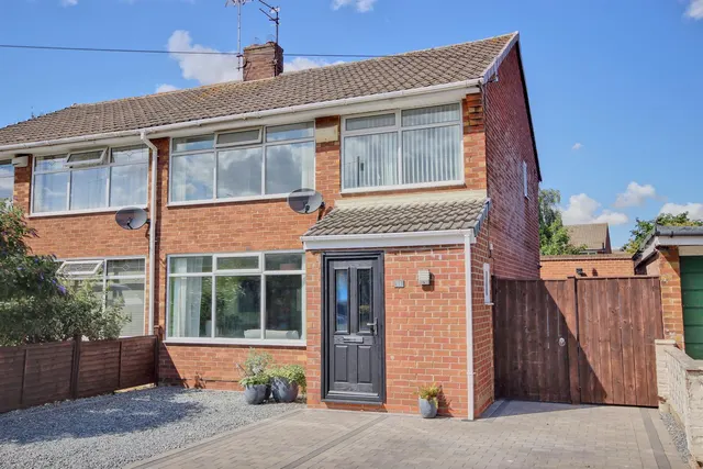 Langdale Crescent, Cottingham, photo 1