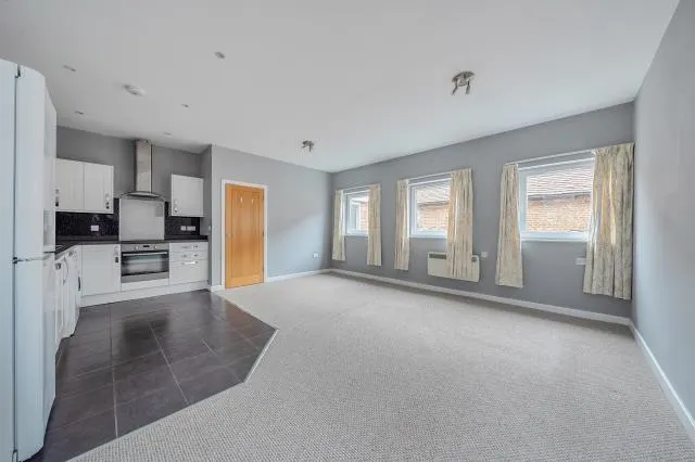 The Broadway, Newbury, RG14, photo 2
