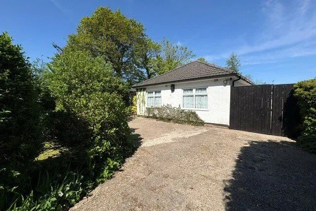 Hooton Road, Hooton, Cheshire, CH66, photo 1