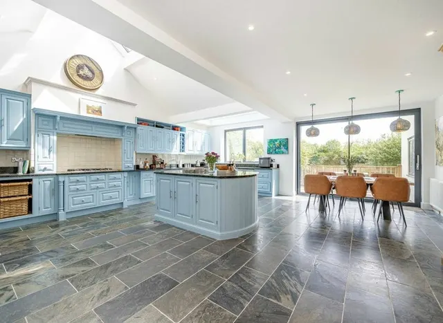 Thames Street, Sunbury-On-Thames, TW16, photo 3