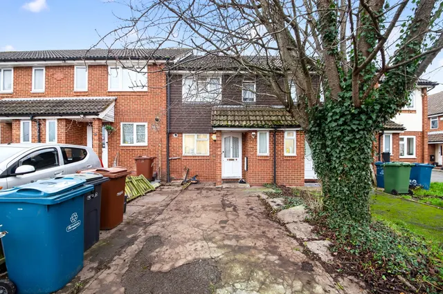 Briary Grove, Edgware, HA8, photo 1