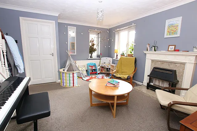 Photo 2 — Mannington Gardens, East Hunsbury