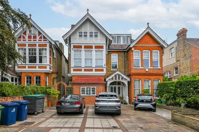 Flat 6, 4 Corfton Road, London, photo 1