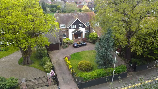 Whitehall Lane, Buckhurst Hill, IG9, photo 1