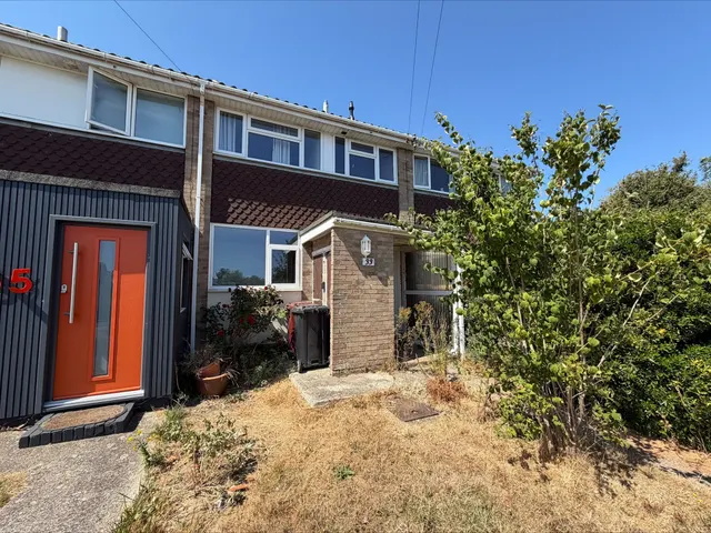 St. Leodegars Way, Hunston, Chichester, photo 1