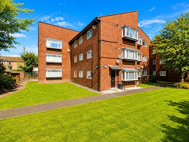 Montrose Court, Chester, Cheshire West and Ches, CH4, photo 1