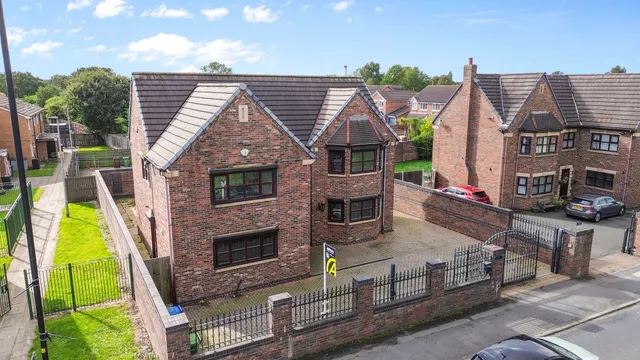 Golborne Road, Lowton, WA3, photo 1