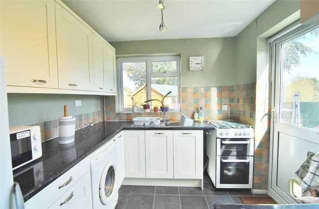 Dozule Close, Leonard Stanley, GL10, photo 3