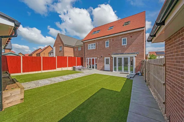 London Road, Corby, NN17, photo 3