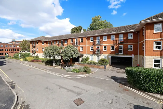 Roebuck Close, Reigate, RH2, photo 2