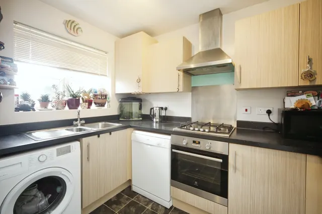 Photo 2 — Ravelin Close, Meon Vale, Stratford-Upon-Avon