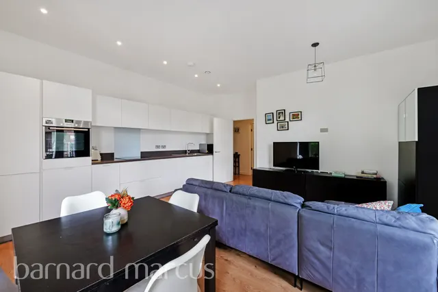 Danvers Avenue, London, SW11, photo 2