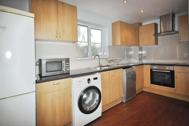 Lyon Close, Maidenbower, RH10, photo 2