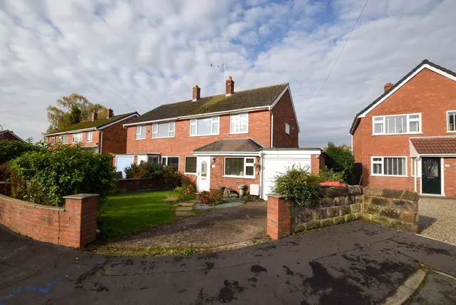 Fieldhouse Drive, Muxton, TF2, photo 1