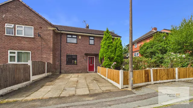 Woodroyd Drive, Bury, BL9 7NH, photo 1