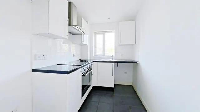 Photo 3 — Yeates Drive, Sittingbourne