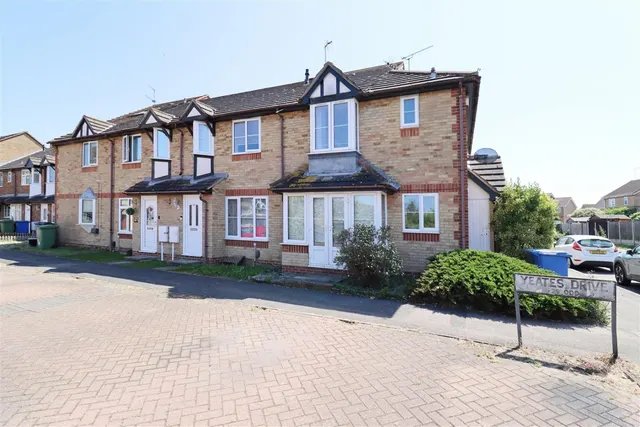 Photo 2 — Yeates Drive, Sittingbourne